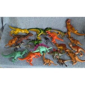 Lot 21 Plastic Dinosaurs Spinosaurus Tyrannosaurus Stegosaurus Dilophosaurus